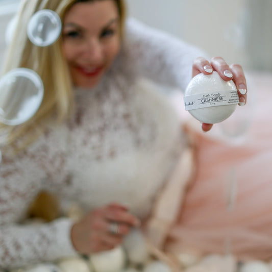 CASHMERE Scented Luxury Bath Bomb – Moisturizing, Relaxing Spa Experience for Soft Skin - The Scented Market Bath Bomb