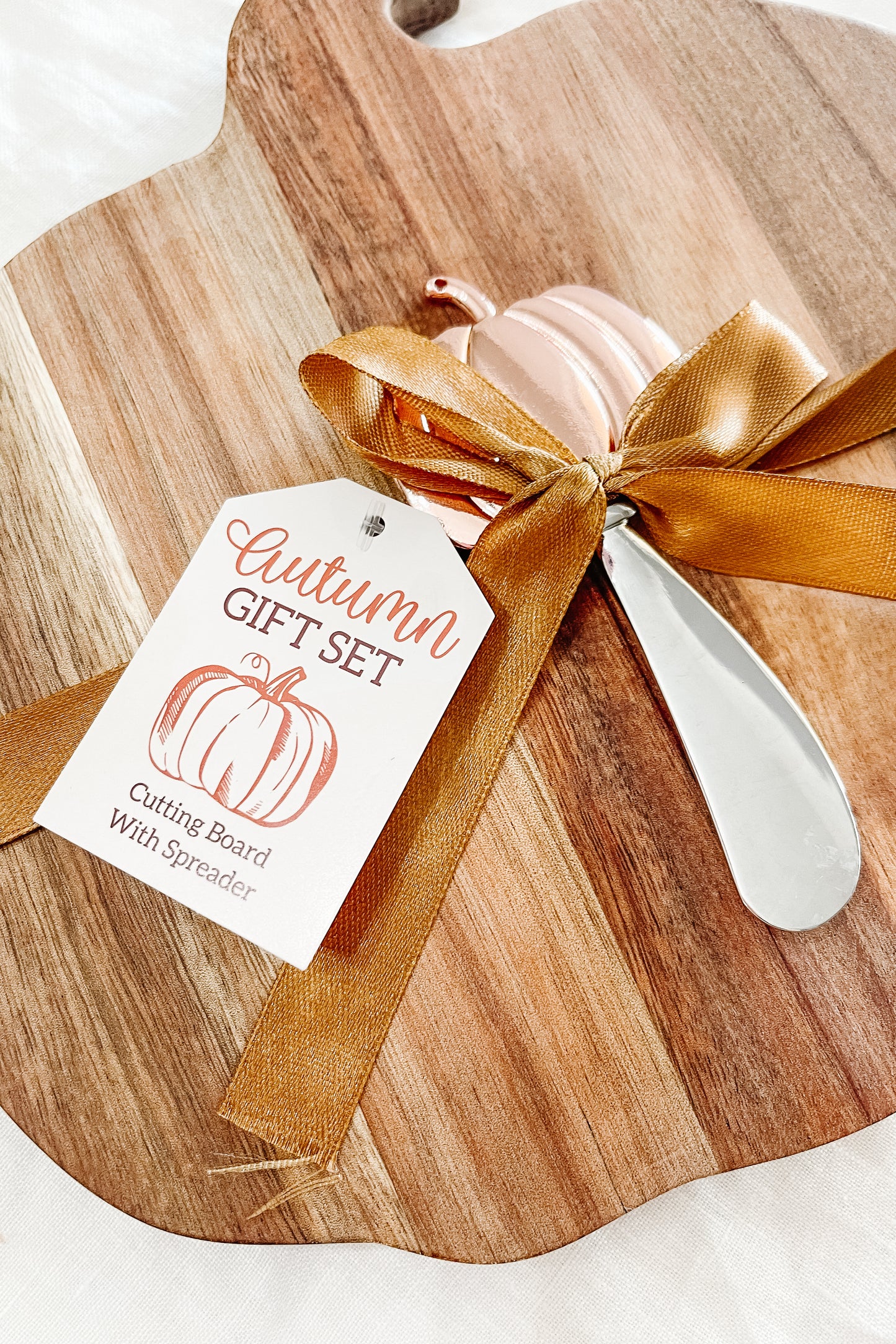 Pumpkin Cutting Board with Spreader