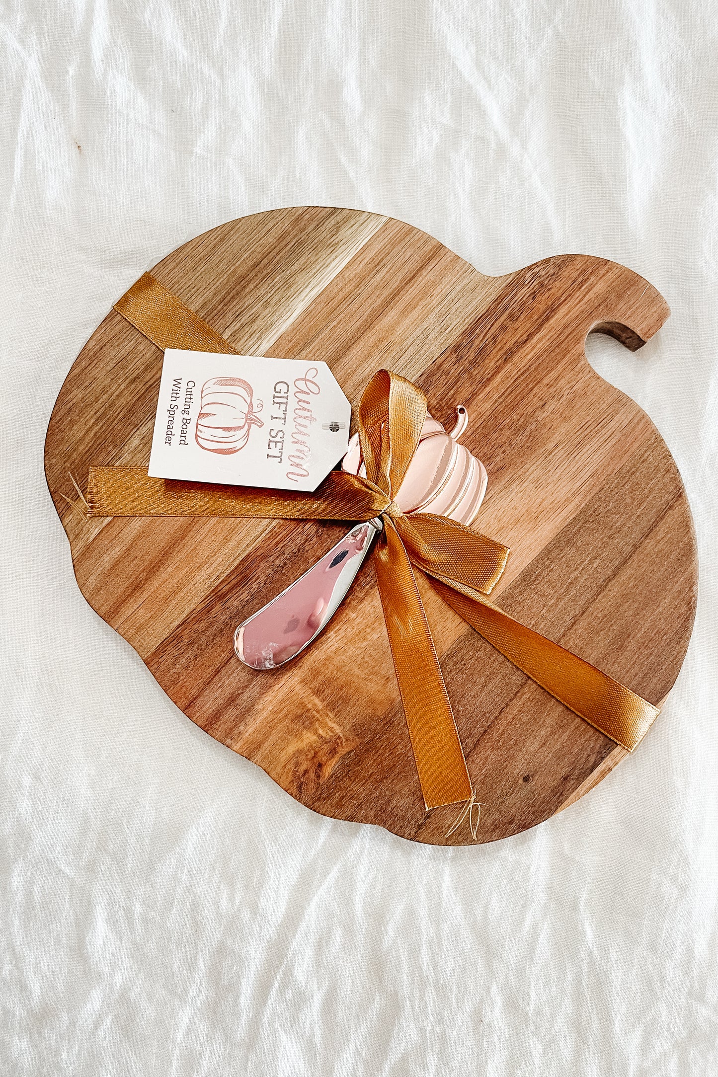 Pumpkin Cutting Board with Spreader