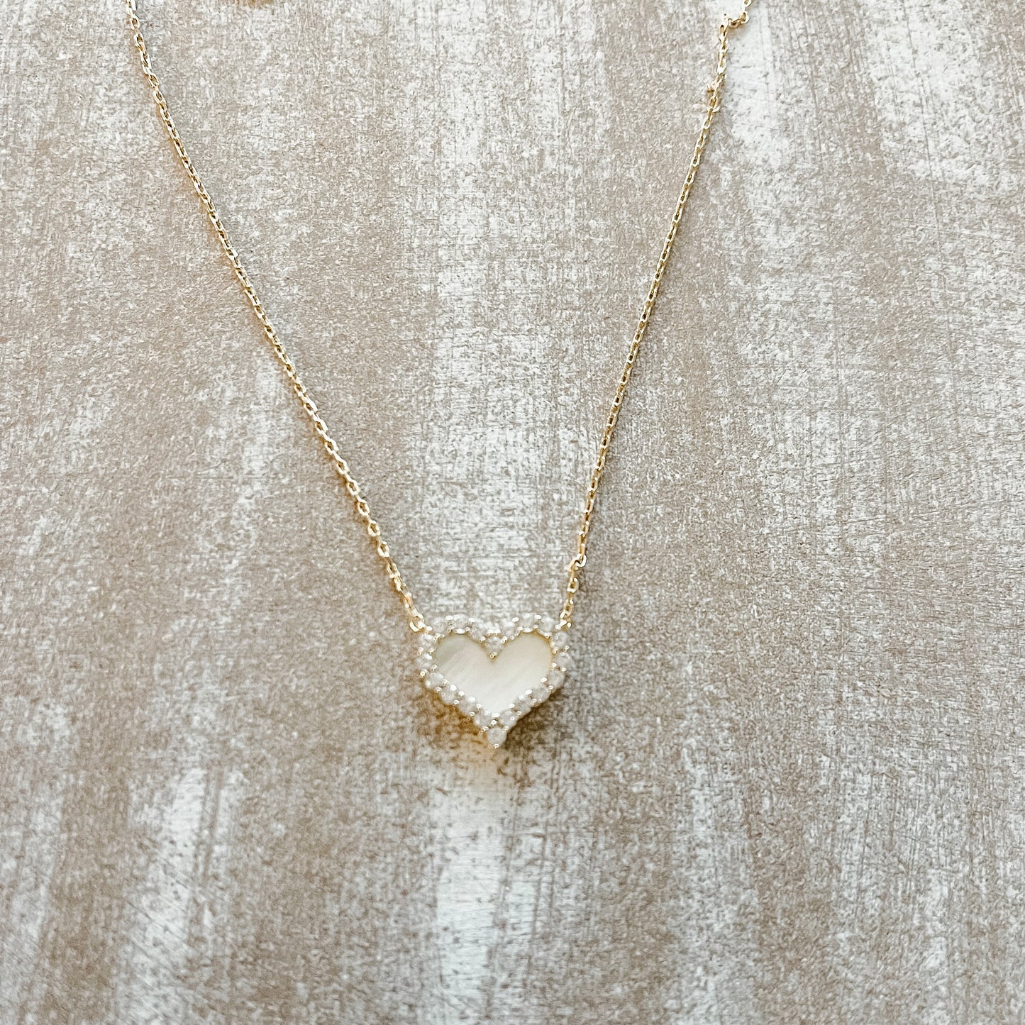 Gold Heart Necklace with Mother of Pearl – Elegant & Timeless Jewelry for Everyday Wear