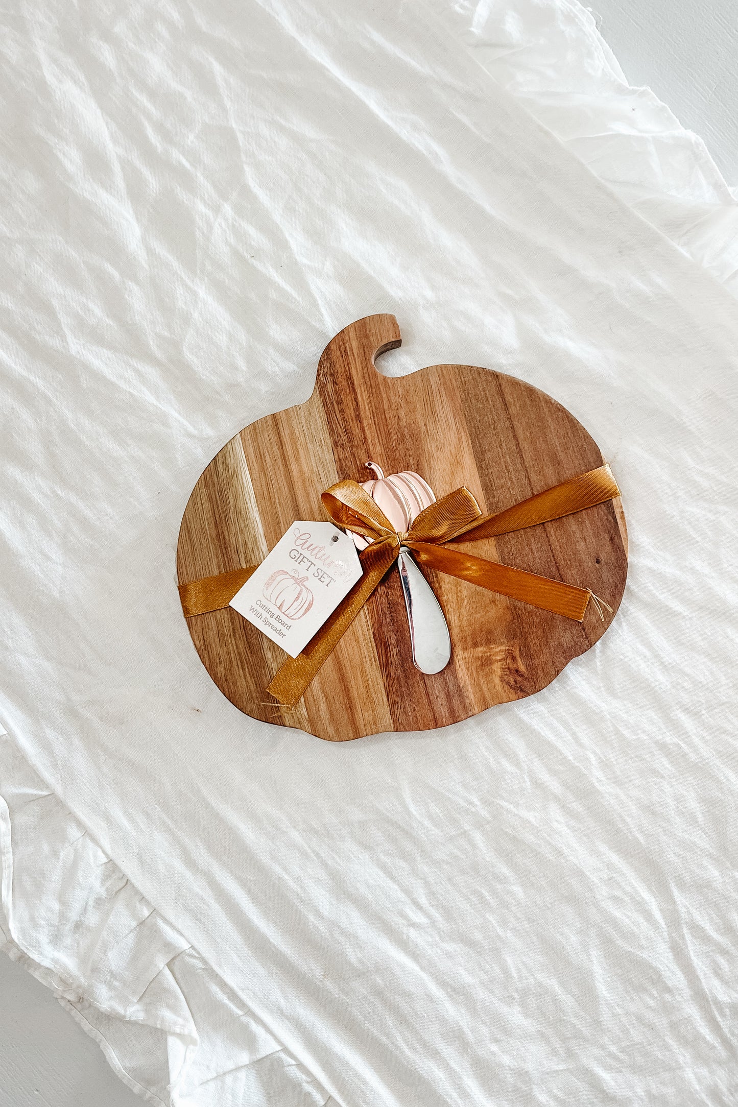 Pumpkin Cutting Board with Spreader
