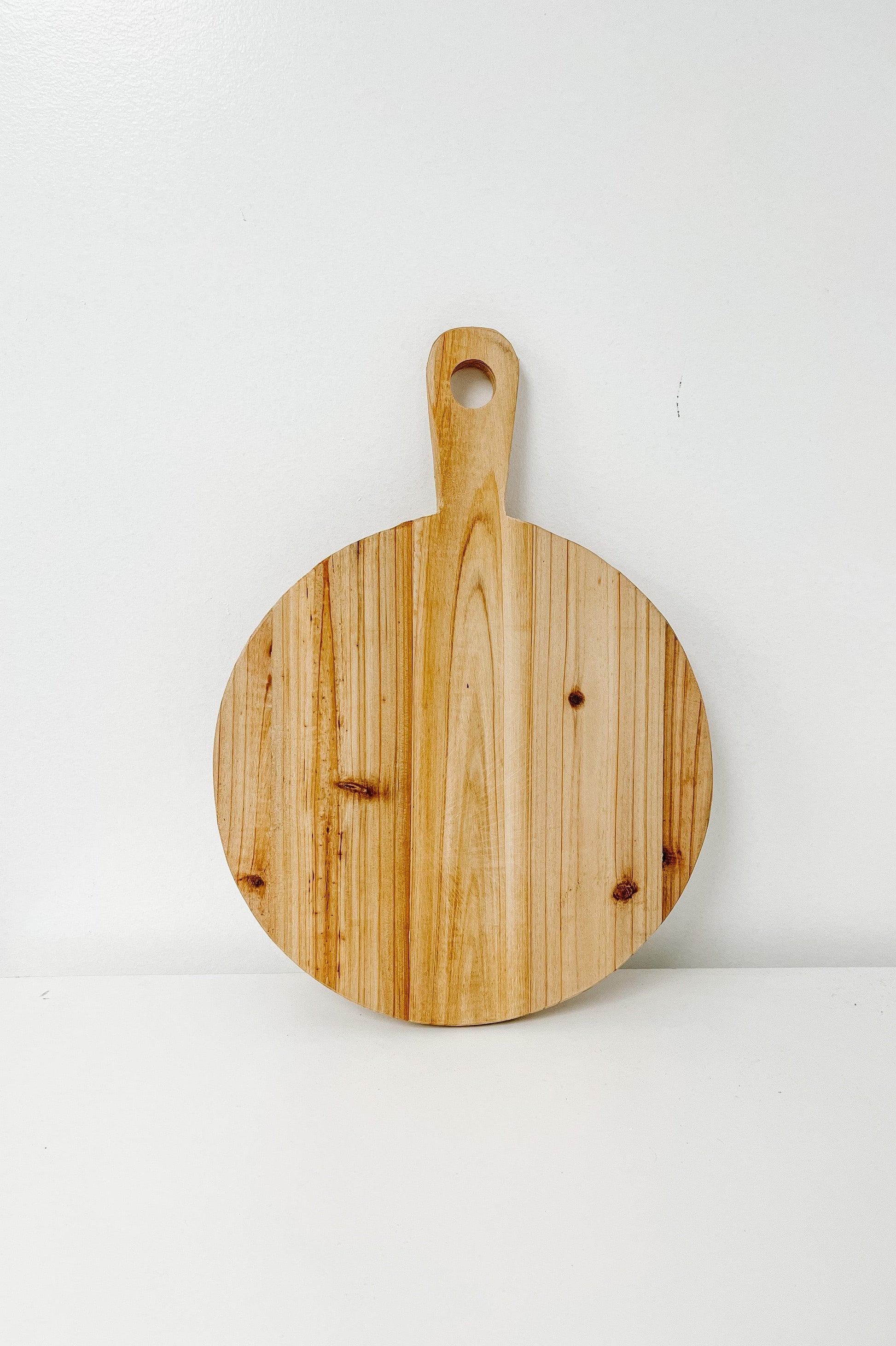 Circle Rustic Cutting Board / Charcuterie Board – Handmade Wooden Serving Board - The Scented Market  Display Boards   